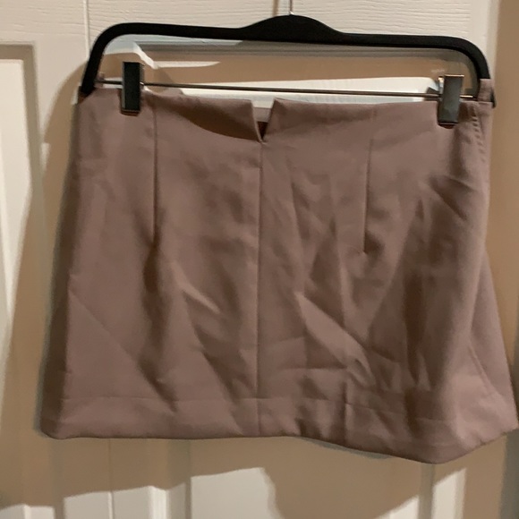 Asymmetrical mini skirt - Picture 2 of 4